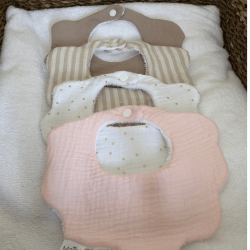 Bavoir bébé fleur en double gaze personnalisable | Maïlu & Cie
