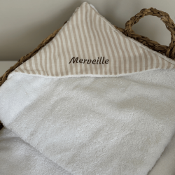 Cape de bain bébé personnalisée beige rayée | Maïlu & Cie