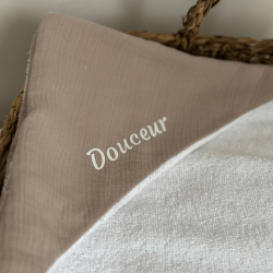 Cape de bain bébé personnalisée beige | Maïlu & Cie