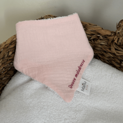 Bavoir bandana personnalisé rose| Maïlu & Cie