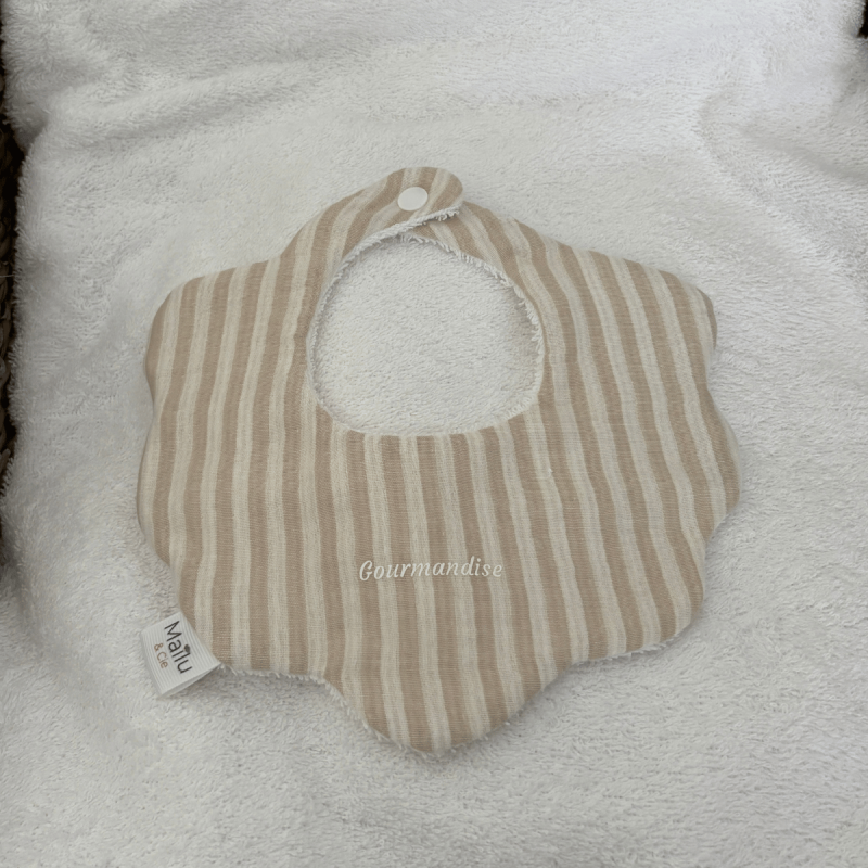Bavoir fleur personnalisé beige rayé | Maïlu & Cie